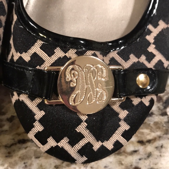 SOLD Tommy hilfinger flats - Picture 2 of 5